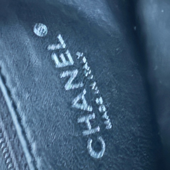 Chanel 💯 % Authentic Handbag - Picture 7 of 16